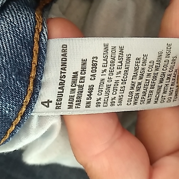 American Eagle Distressed Cropped Stretch Jeans. Size 4 - Picture 11 of 13